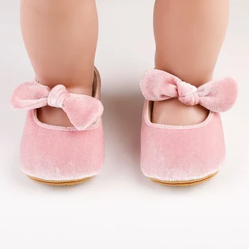 Повседневная обувь для новорожденных девочек, обувь для прогулок, кожаные туфли принцессы на плоской подошве с бантиками, детские кроссовки, обувь для обучения ходьбе